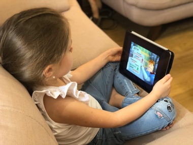 Новосибирских школьников и детсадовцев обучают ПДД онлайн 