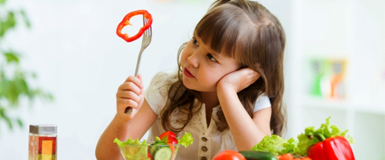 Как приучить ребенка есть овощи