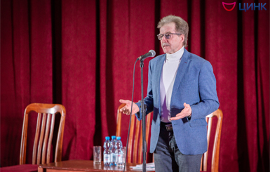 Мэр Кольцово выступил на поэтическом вечере ко Всемирному дню поэзии 