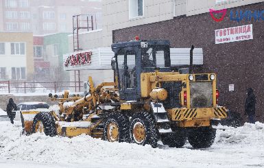 Автовладельцев вновь просят освободить парковки Кольцово на время чистки снега