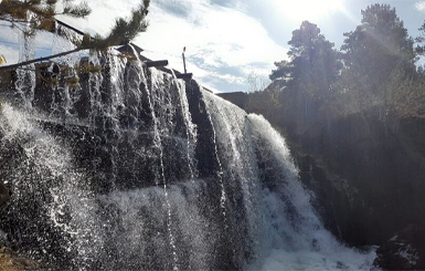 Ветеранов наукограда Кольцово поощрили поездкой на Карпысакский водопад