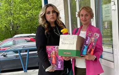Пациенты детского стационара НКРБ № 1 получили подарки ко Дню защиты детей